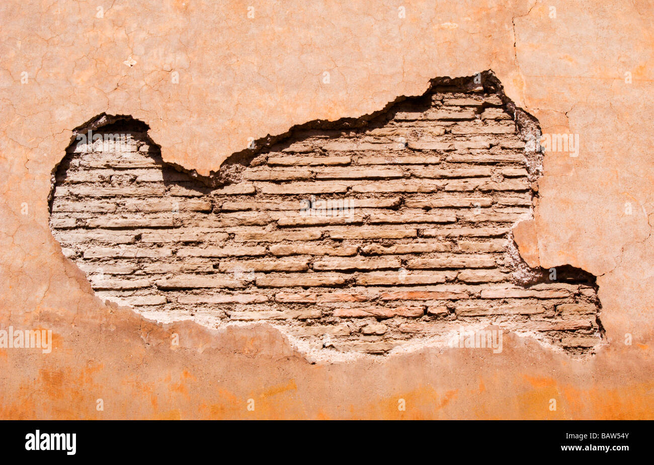Alte beschädigte Mauer in Rom Stockfoto