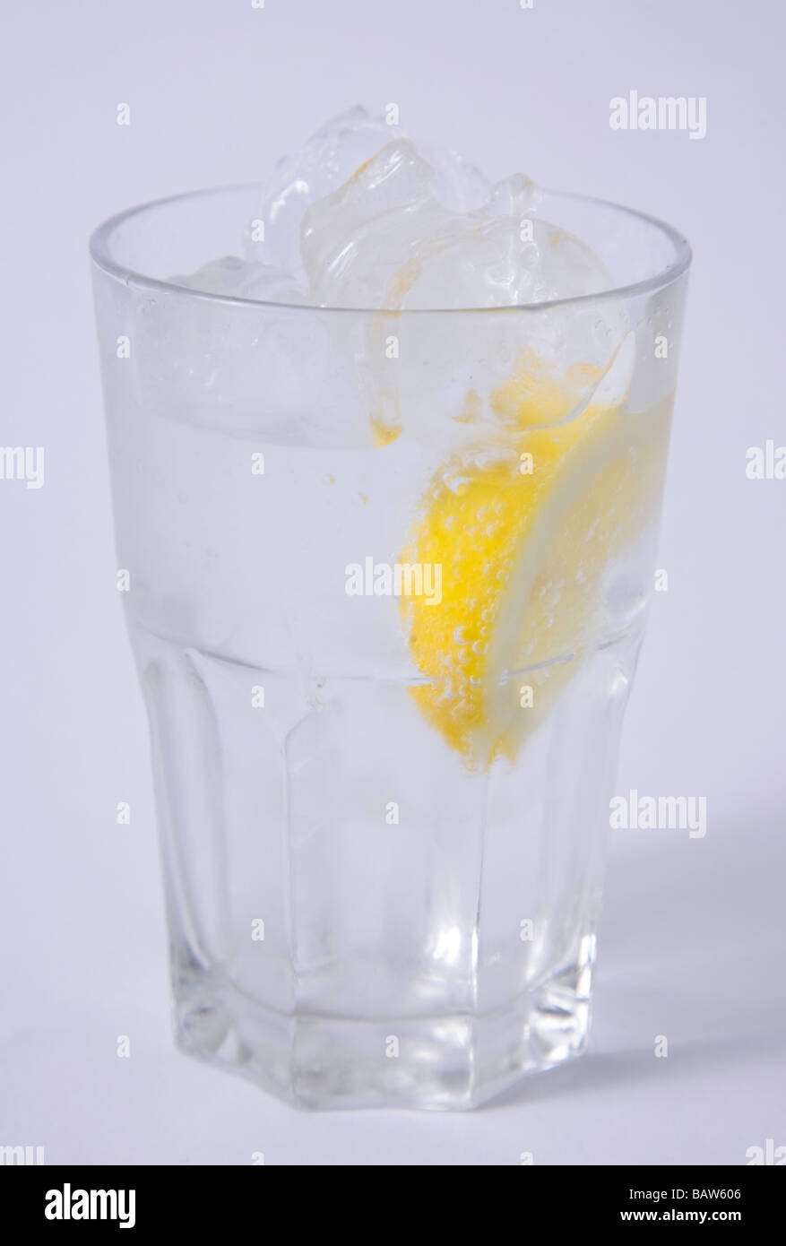 "Gin And Tonic" Limonade Glas Stockfoto