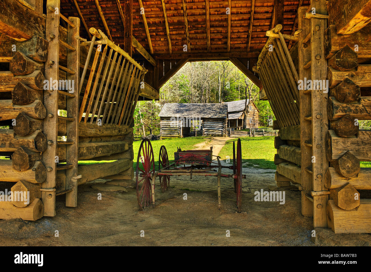 Alten Buggy in Scheune am Tipton Ort in Cades Cove in der Great-Smoky-Mountains-Nationalpark-Tennessee Stockfoto
