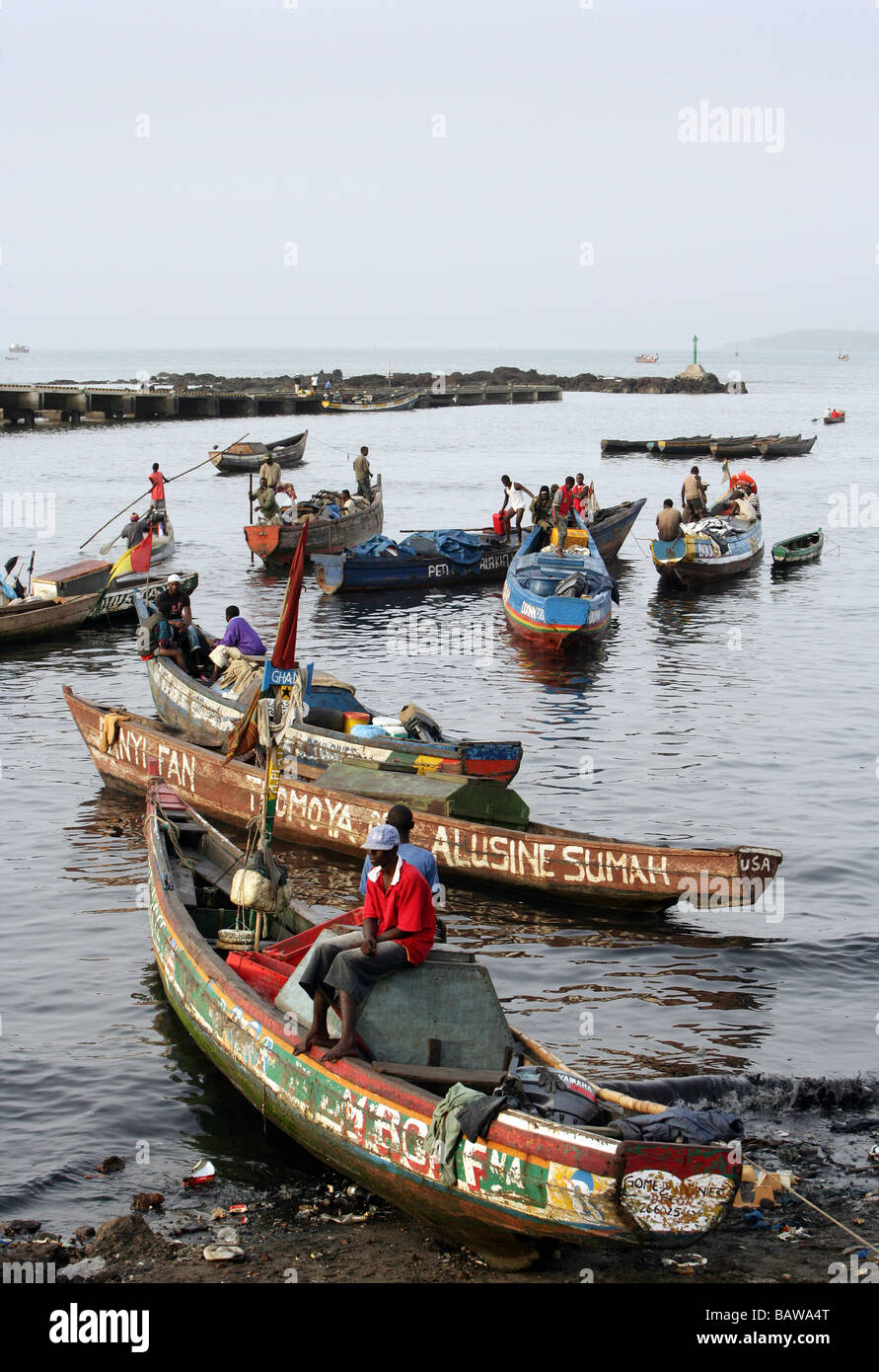 Angelboote/Fischerboote an der Fischerei Hafen Conakry, Guinea, Westafrika Stockfoto