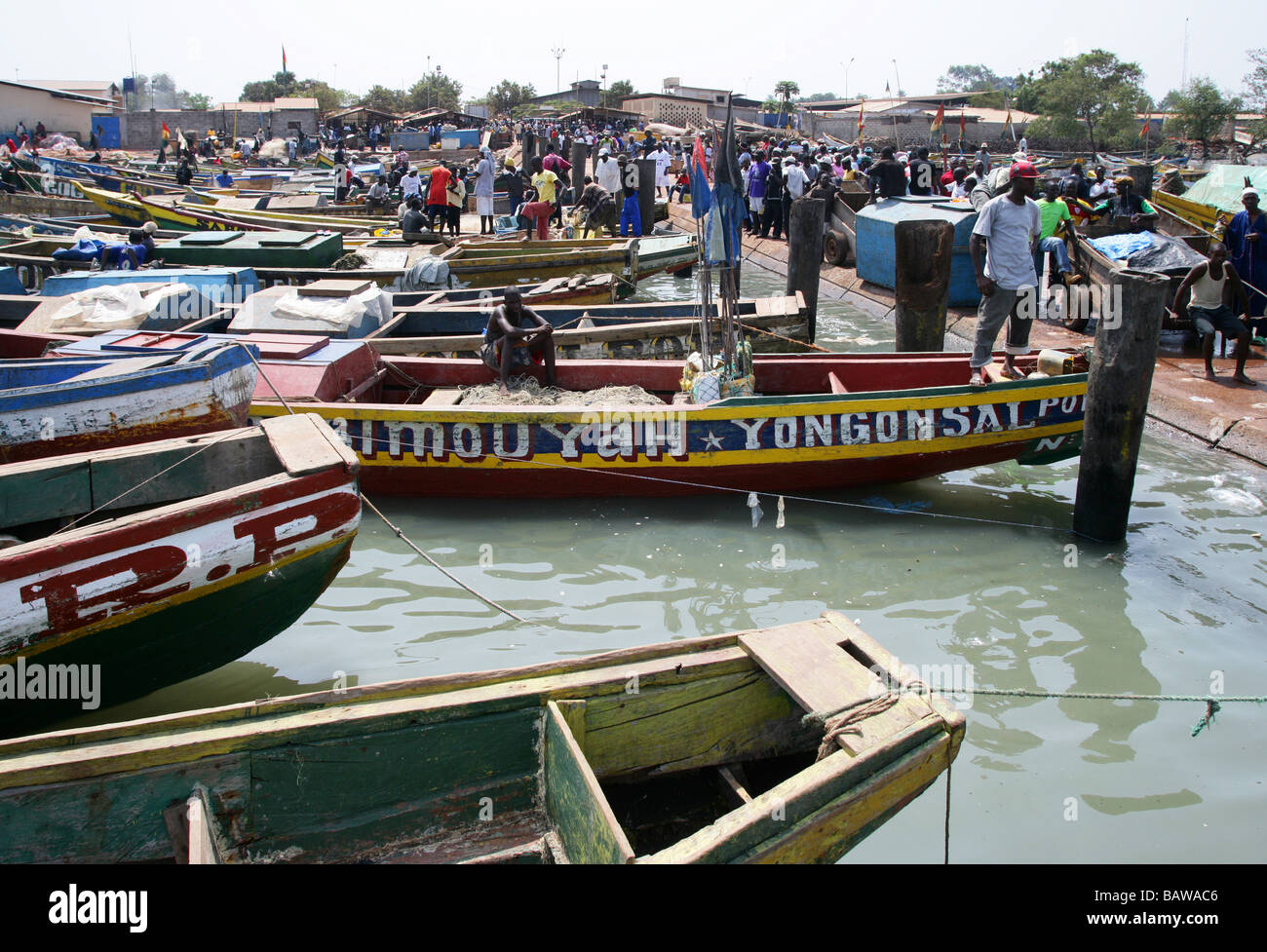 Boote im Hafen von Kamsar, Guinea, Westafrika Stockfoto