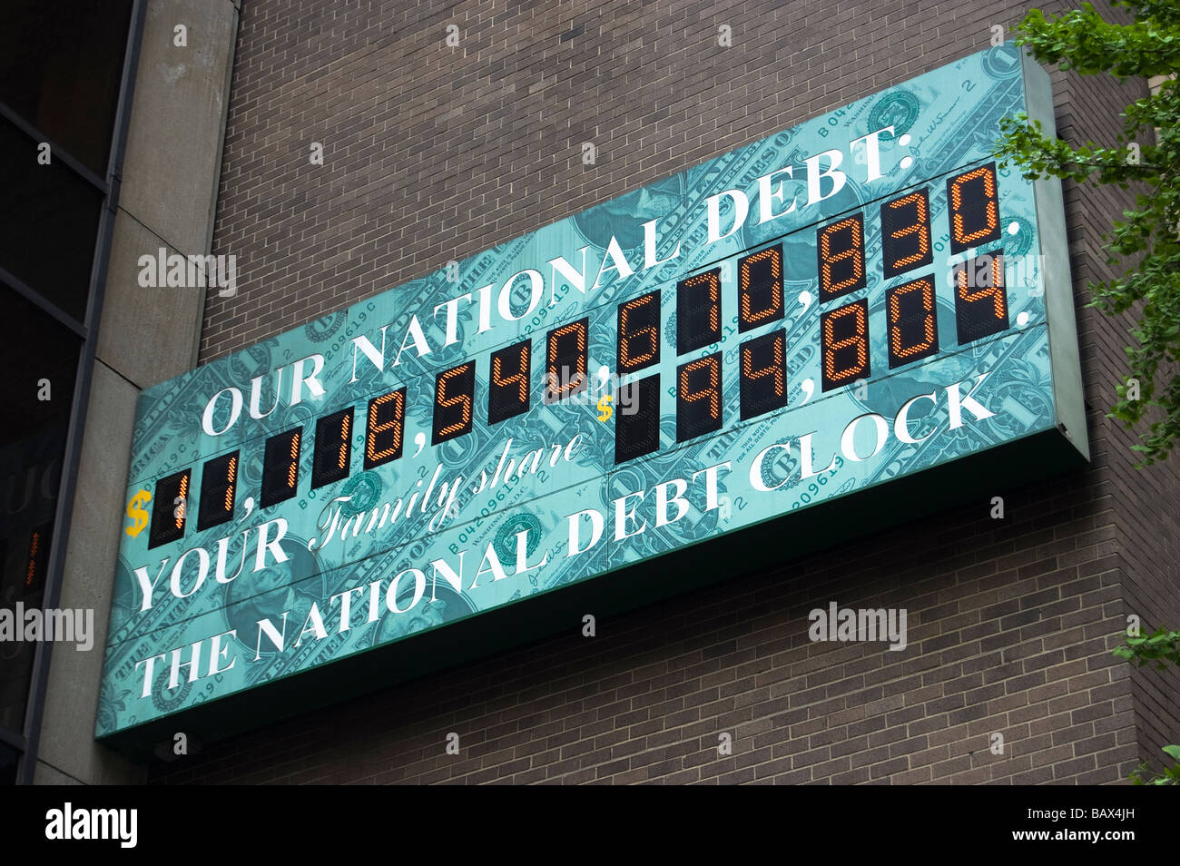 National Debt Clock in New York City, aufgenommen am 6. Mai 2009, zeigt mehr als $ 11 Billionen Staatsverschuldung (nur zur redaktionellen Nutzung) Stockfoto
