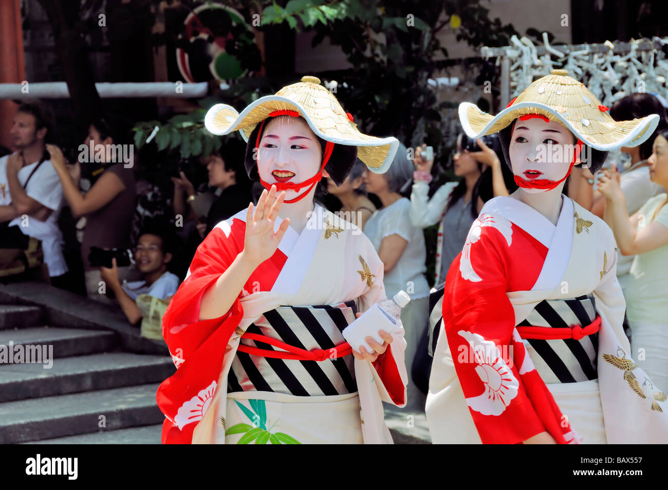 Japanische Frau mit traditionellem Kimono in Gion Matsuri, Kyoto Japan Stockfoto