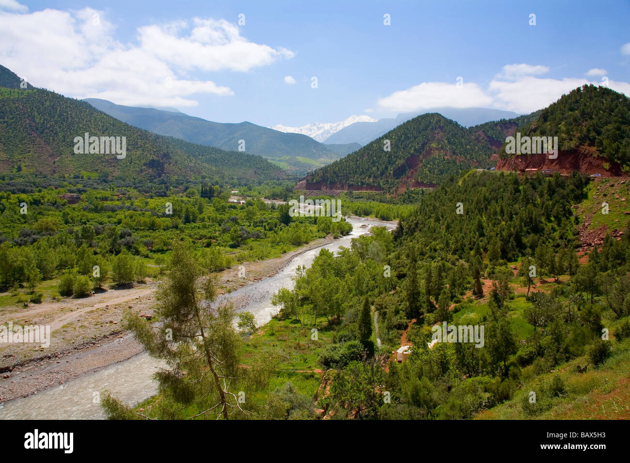 Schnee auf den Bergen Frühling im Tal von Ourika Marokko in der Nähe von Marrakesch Stockfoto