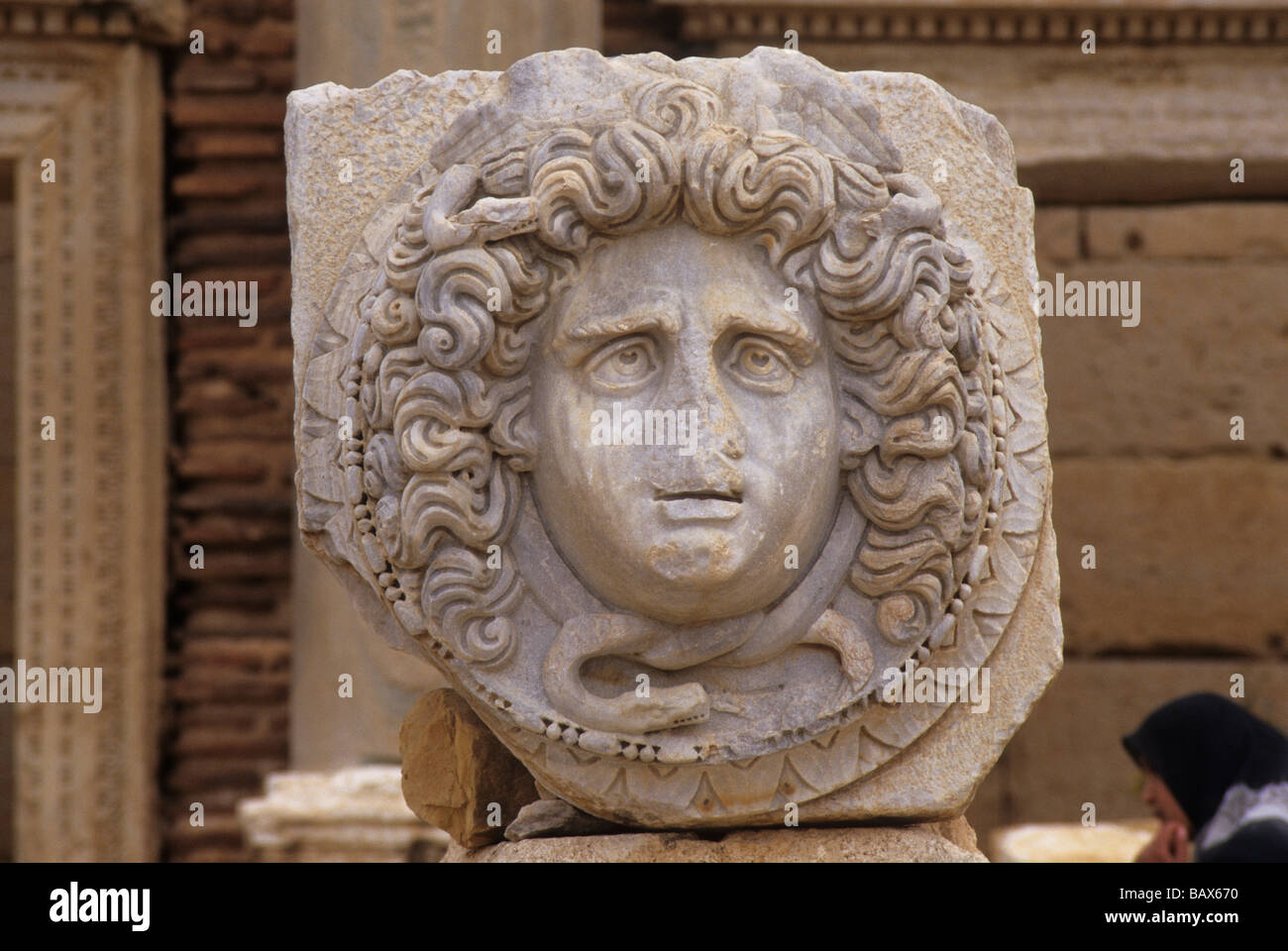 Relief von Medusen Kopf auf Arcade severischen Forum Leptis Magna Libyen Stockfoto
