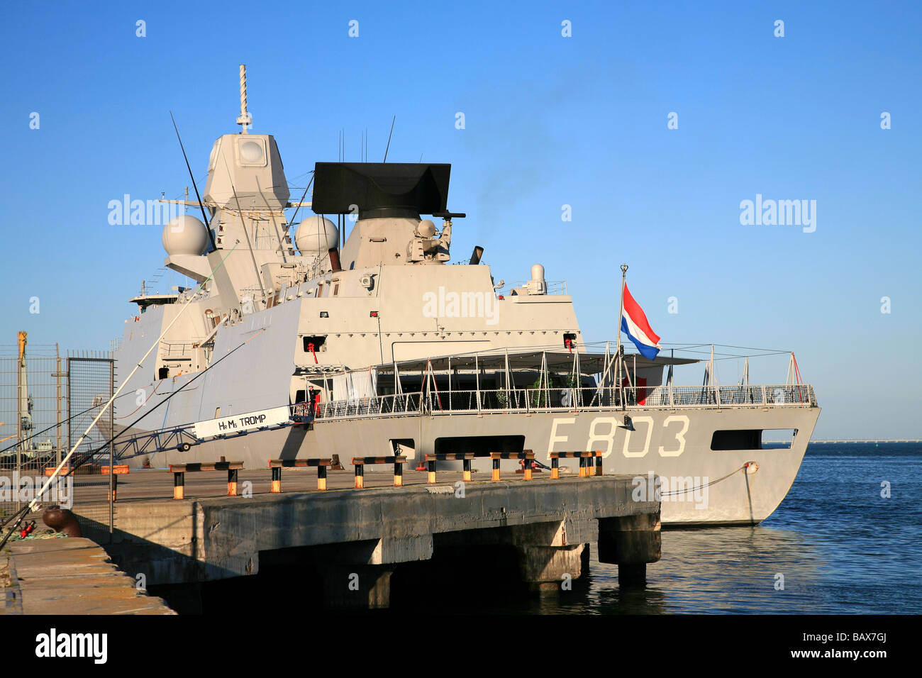 Rückseite der Fregatte HNLMS Tromp F803 der Royal Netherlands Navy in Lissabon, Portugal Stockfoto