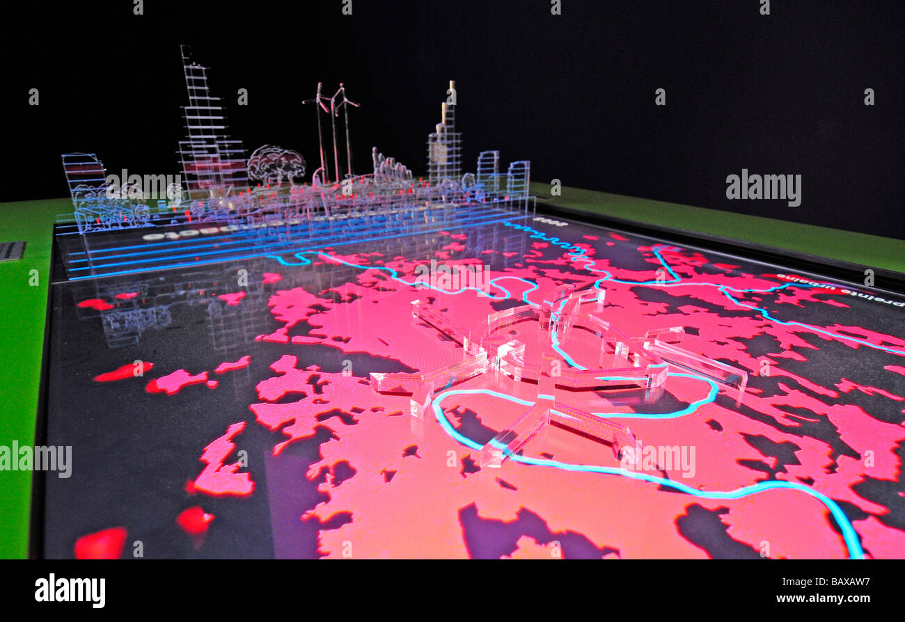 Multimedia-Display von Karten, auf denen die künftige Dimensionen von Paris ausgestellt, um Wettbewerb zwischen den verschiedenen Projekten zu bringen. Stockfoto
