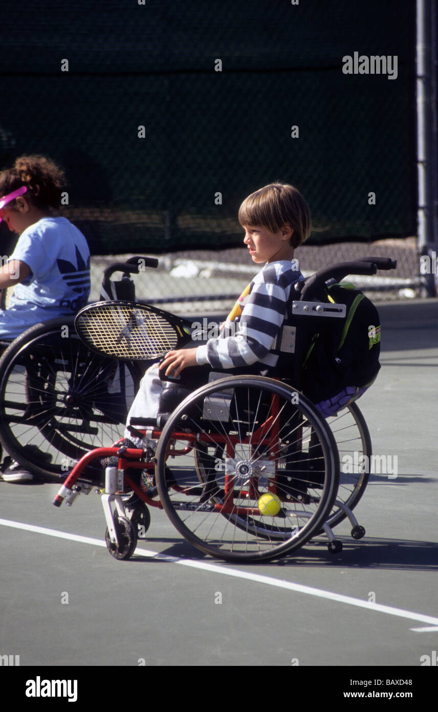 Handicap Rollstuhl Tennis Sport Übung Fähigkeit in der Lage diable Behinderung Spiel Aufwand versuchen Stockfoto