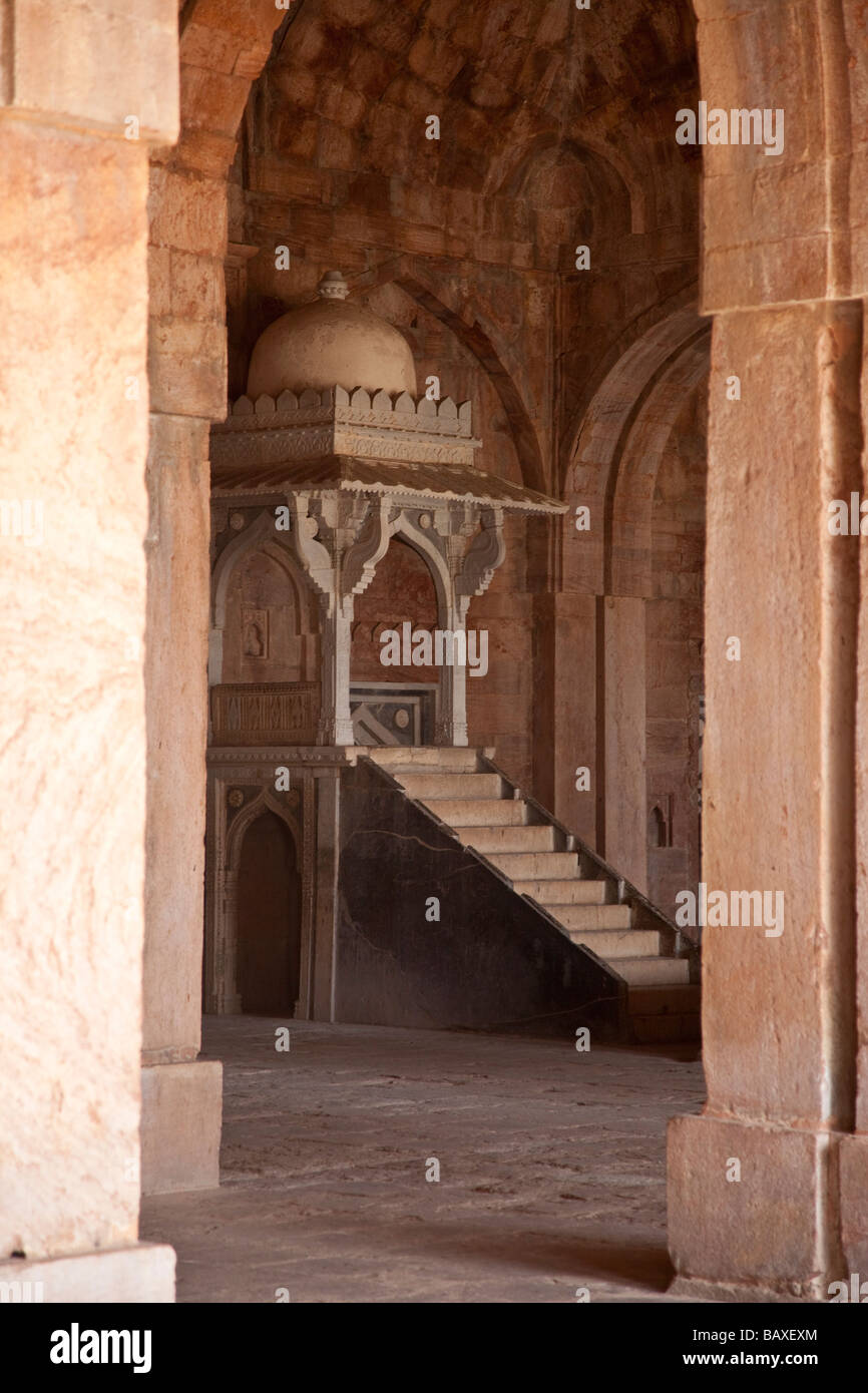 Minbar in Jama Masjid oder Freitagsmoschee in den Ruinen von Mandu Indien Stockfoto