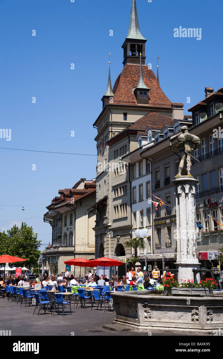 Eine Straße Café am Kaefigturm, Käfigturm, Baerenplatz, alte Stadt von Bern, Bern, Schweiz Stockfoto