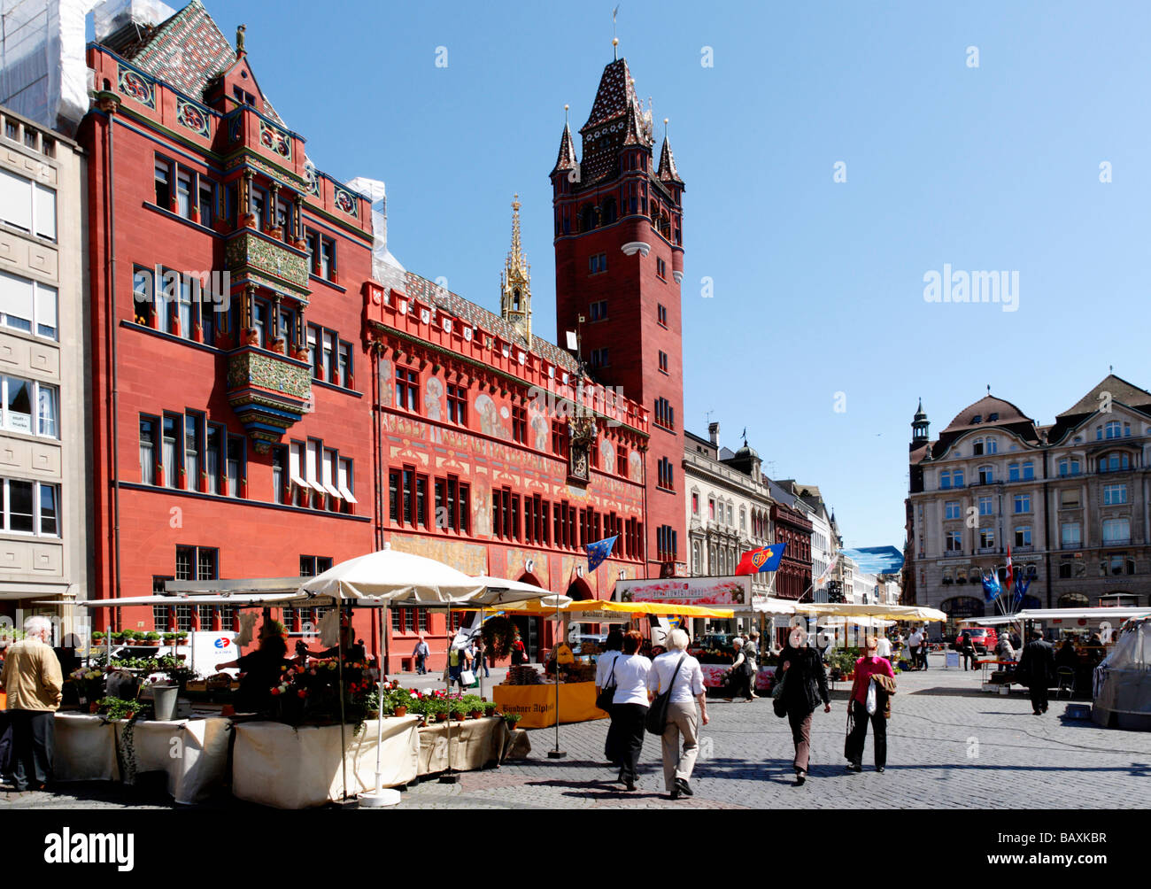 Basler Rathaus und Markt, Marktplatz, Basel, Schweiz Stockfoto