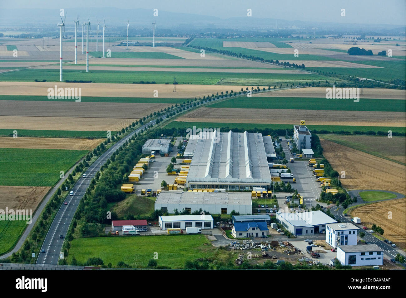 Luftbild von der DHL-Depot der Deutschen Post, Pattensen, Niedersachsen, Norddeutschland Stockfoto