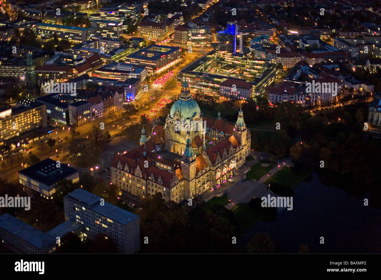 Nacht-Antenne gedreht, neues Rathaus, Hannover Zentrum, Hannover, Niedersachsen Stockfoto
