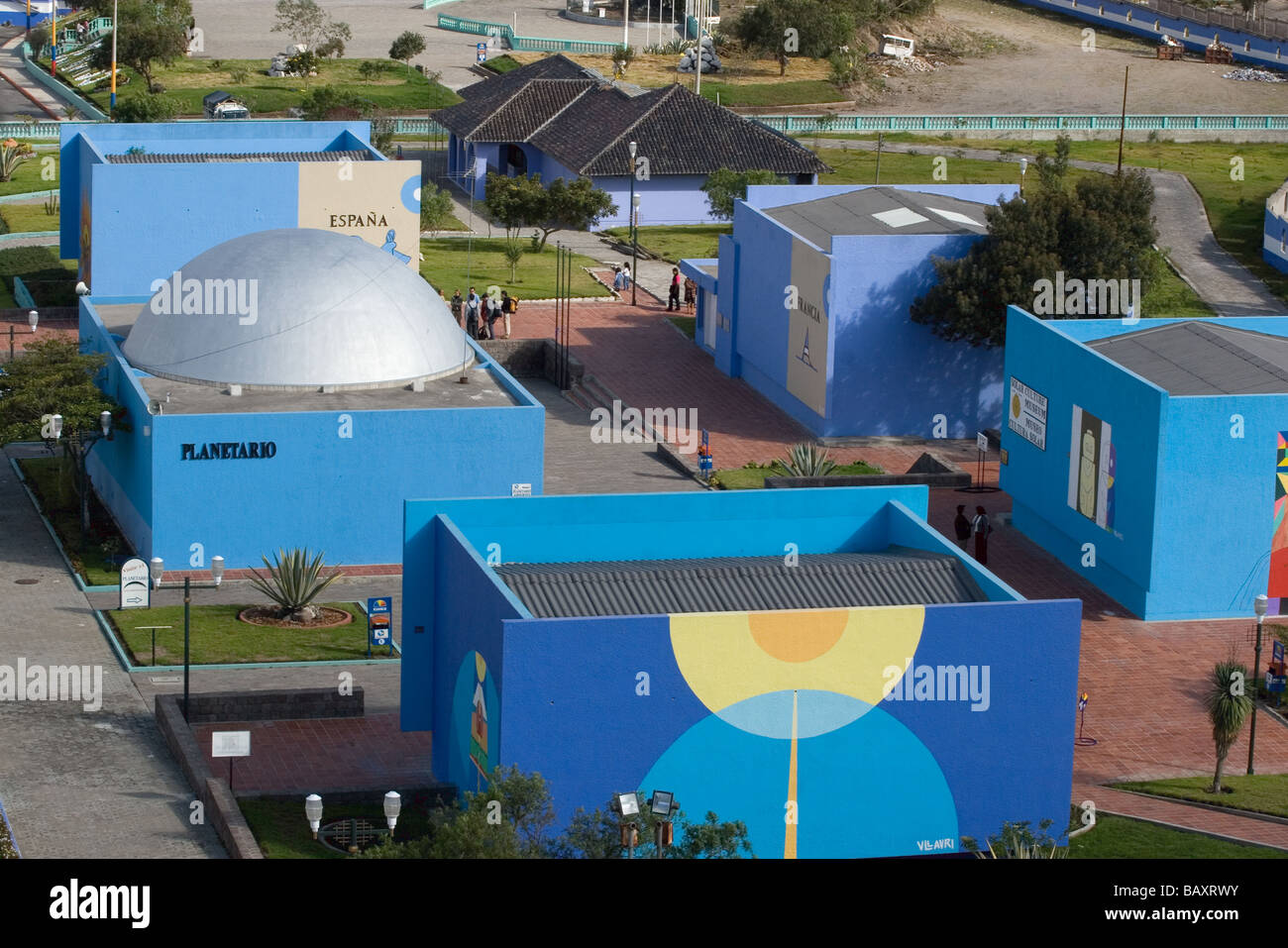 Das Planetarium & andere Exponate rund um den Äquator Denkmal Komplex von La Mitad del Mundo San Antonio Pichincha Province Ecuador Stockfoto