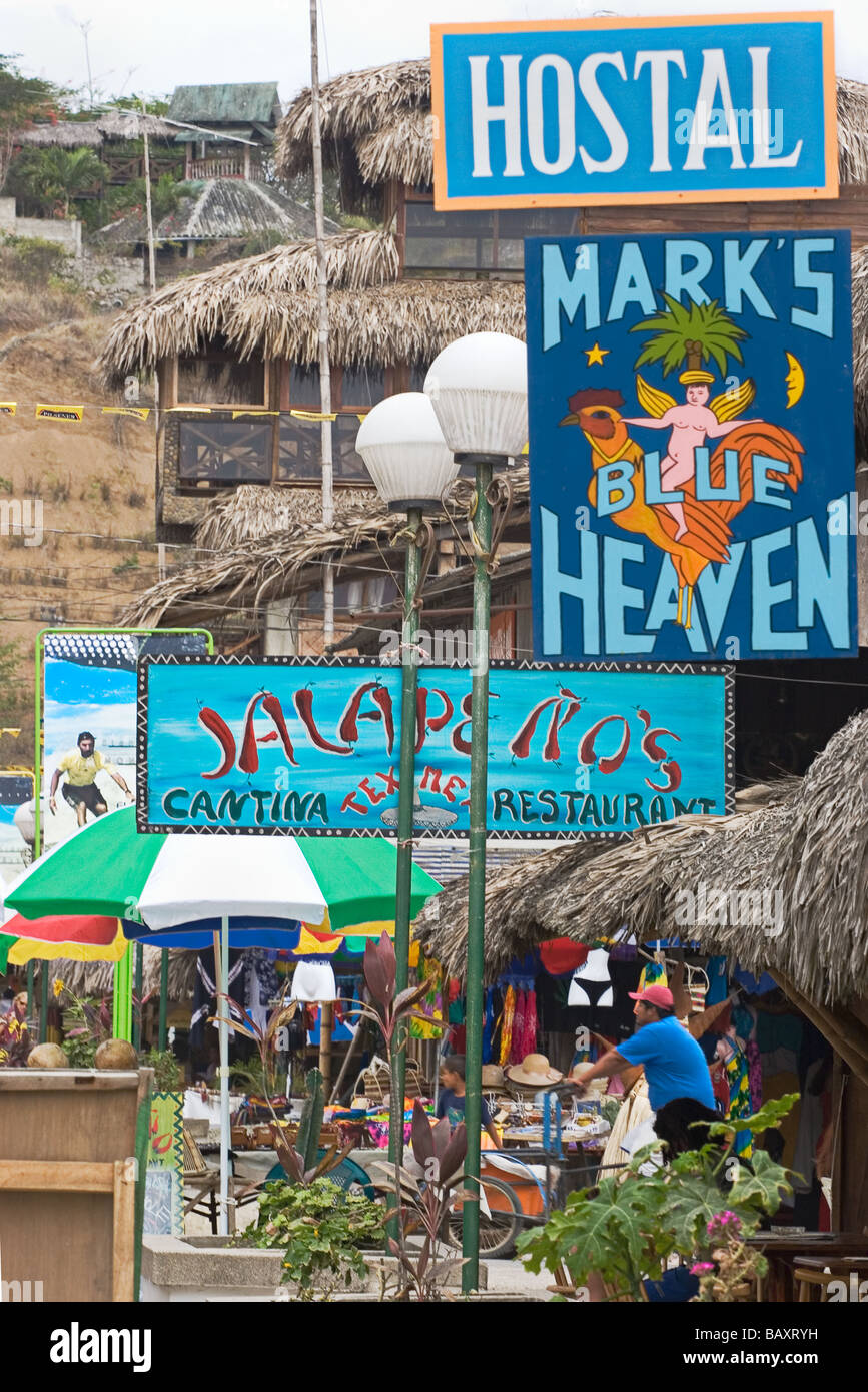 Cafés und Hostels in Montanita zum beliebten Ferienort und berühmten Surf brechen nördlich von Guayaquil Guayas Provinz Ecuador Südamerika Stockfoto