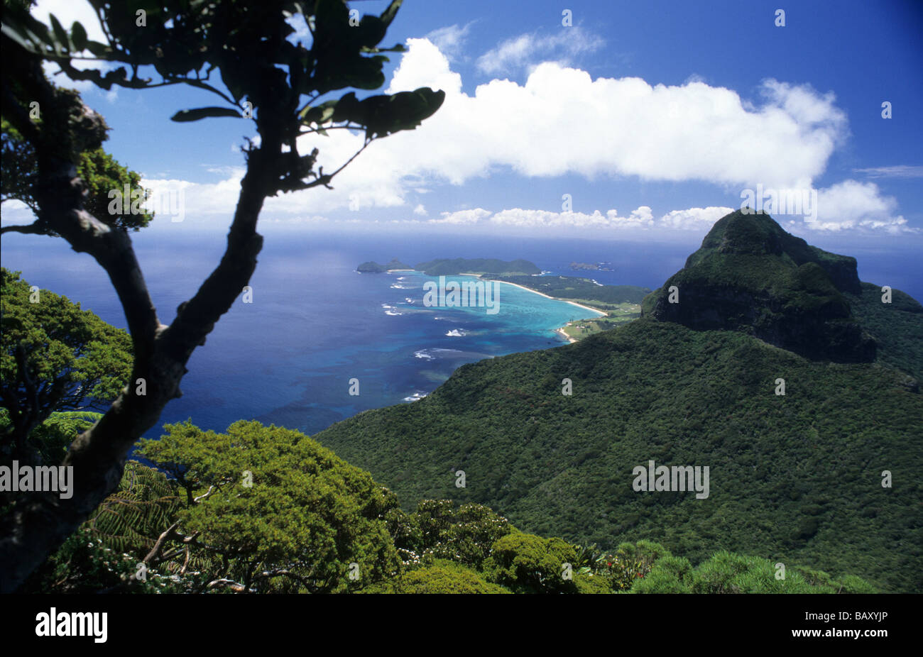 Blick vom Gipfel des Mt. Gower, Mount Lidgbird links, australische Stockfoto