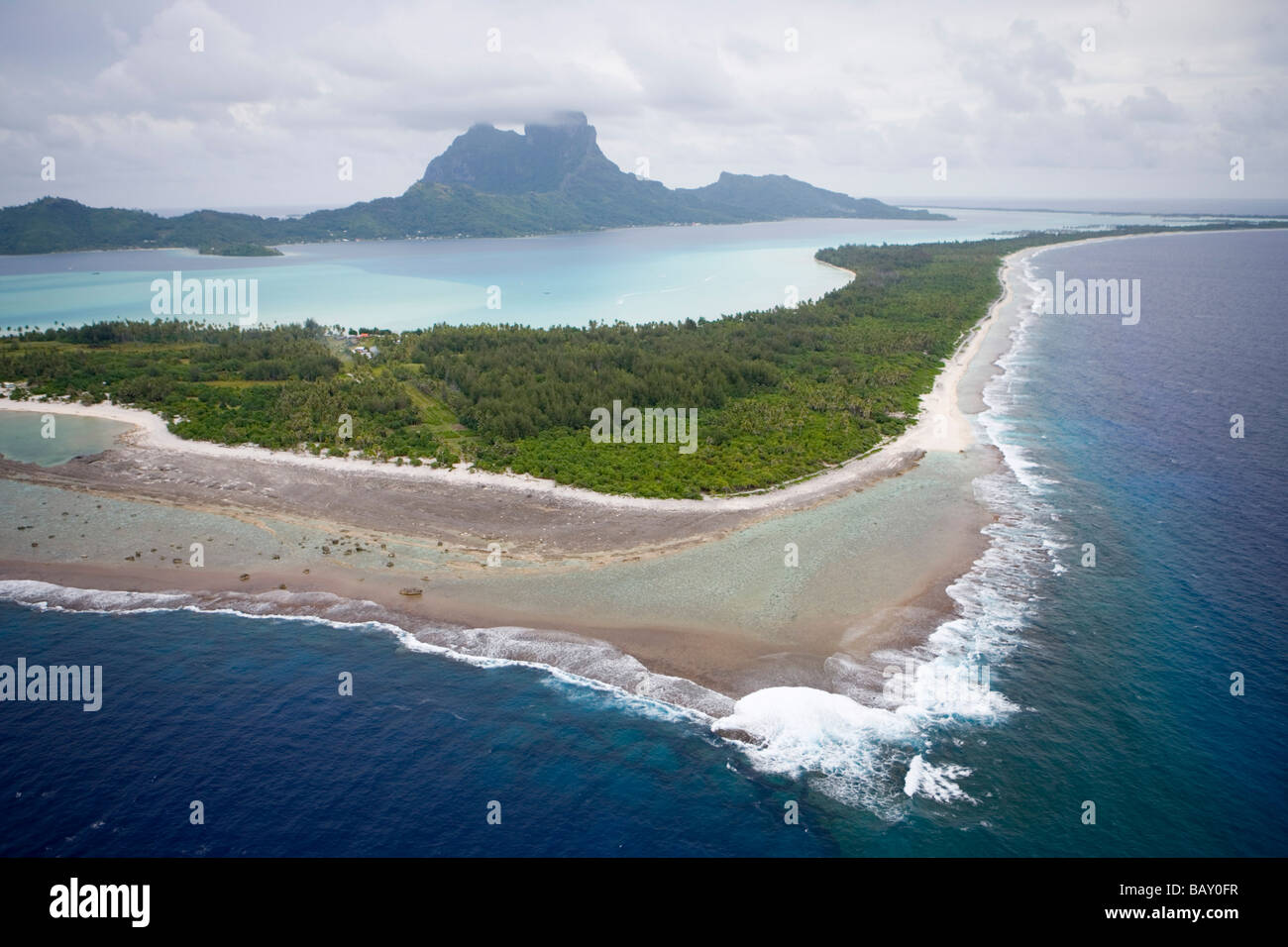 Luftbild des Bora Bora Lagune mit Mount Otemanu, Bora Bora, Gesellschaftsinseln, Französisch-Polynesien Stockfoto