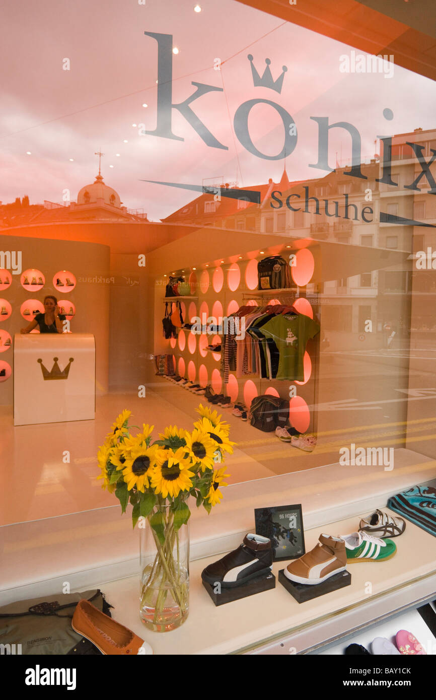 Blick durch das Schaufenster in der exklusive von Schuh