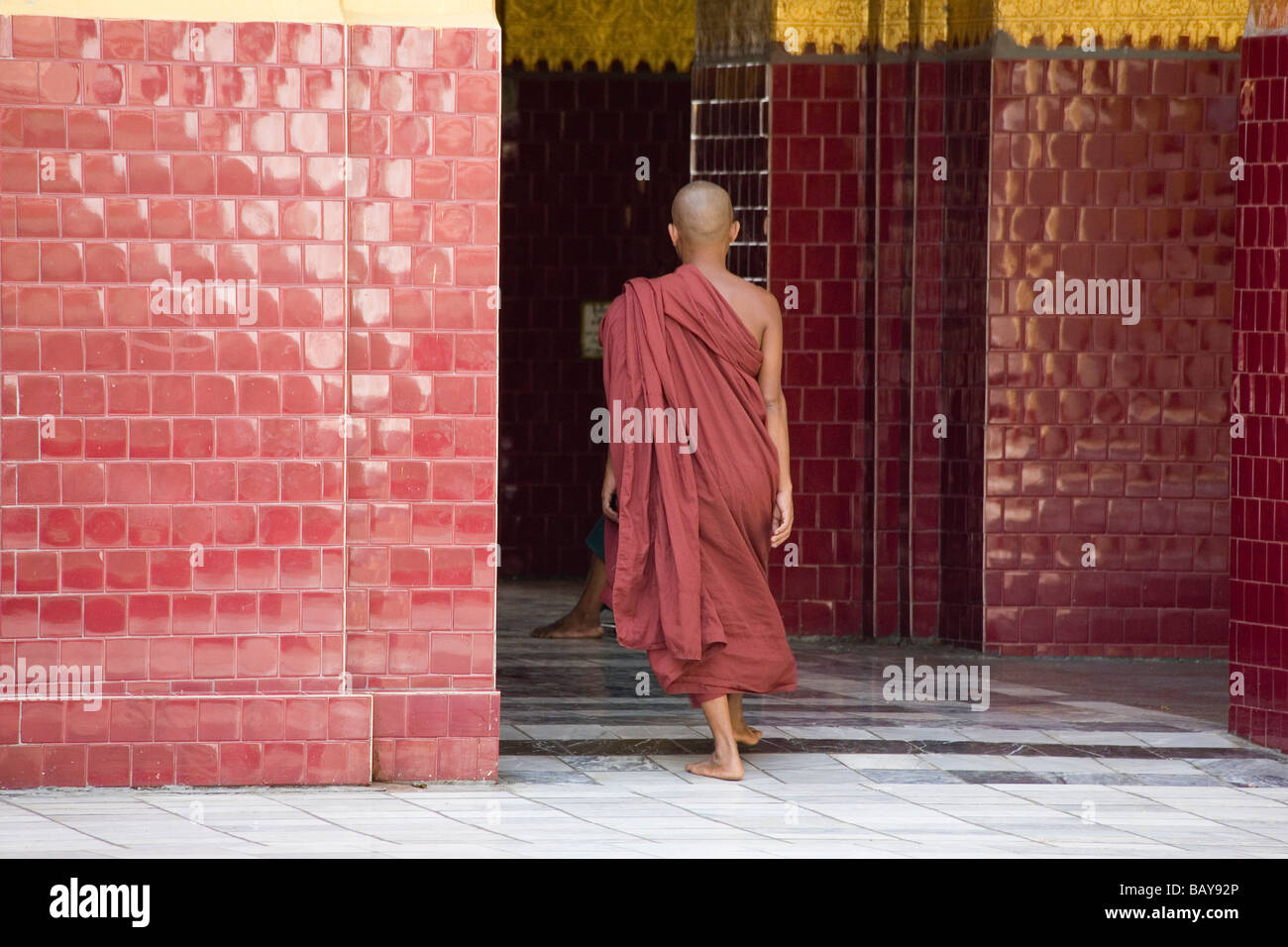 Buddhistische Mönch an die Mahamuni Pagode in Mandalay, Birma, Myanmar Stockfoto