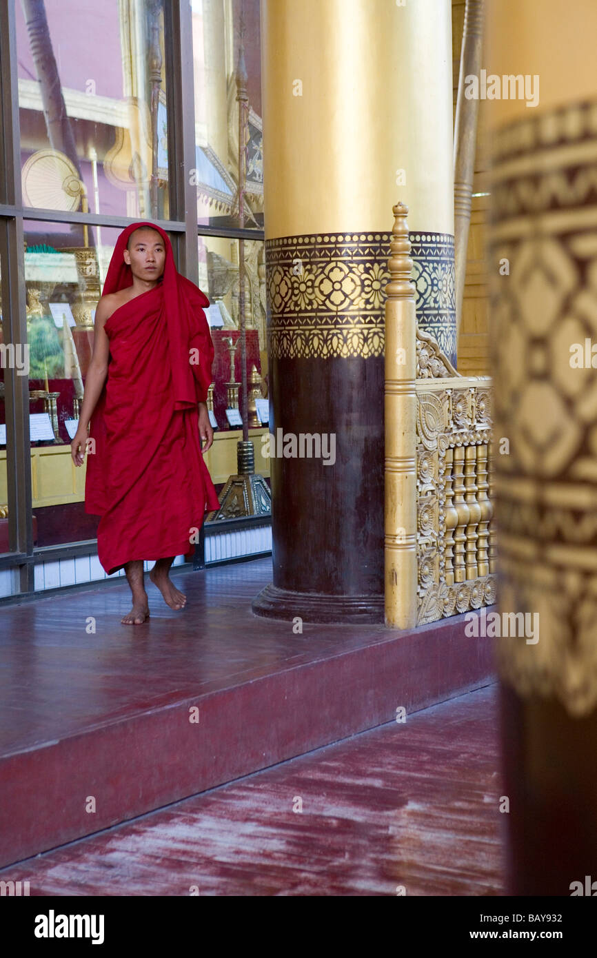 Junge buddhistische Mönch im königlichen Palast in Mandalay, Birma, Myanmar Stockfoto