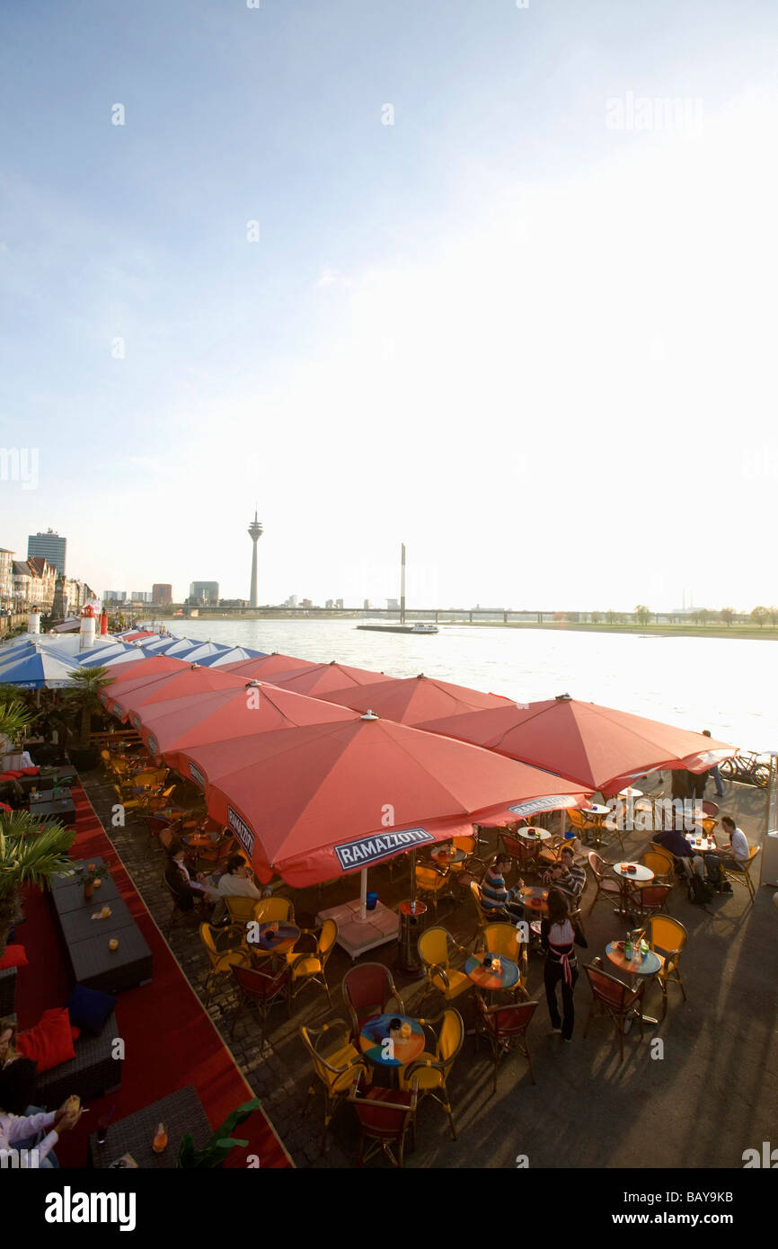 Uferpromenade, Gastronomie an der Promenade von Düsseldorf, Altstadt, Landeshauptstadt von NRW-Nordrhein-Westfalen, Keim Stockfoto