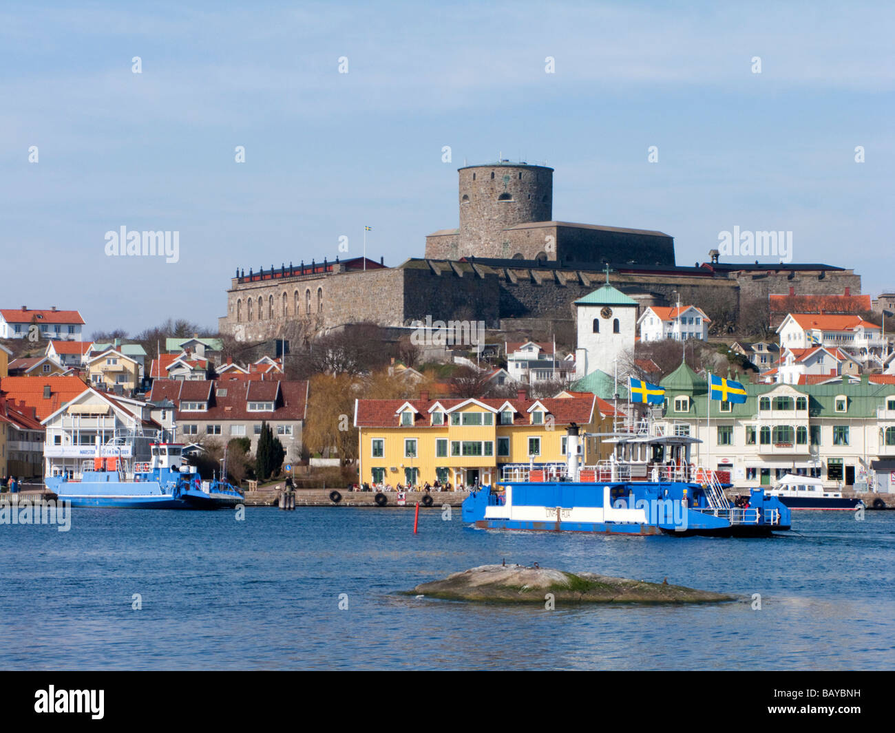 Blick auf das Dorf Marstrand an der westlichen Bohuslan-Küste in Schweden Stockfoto