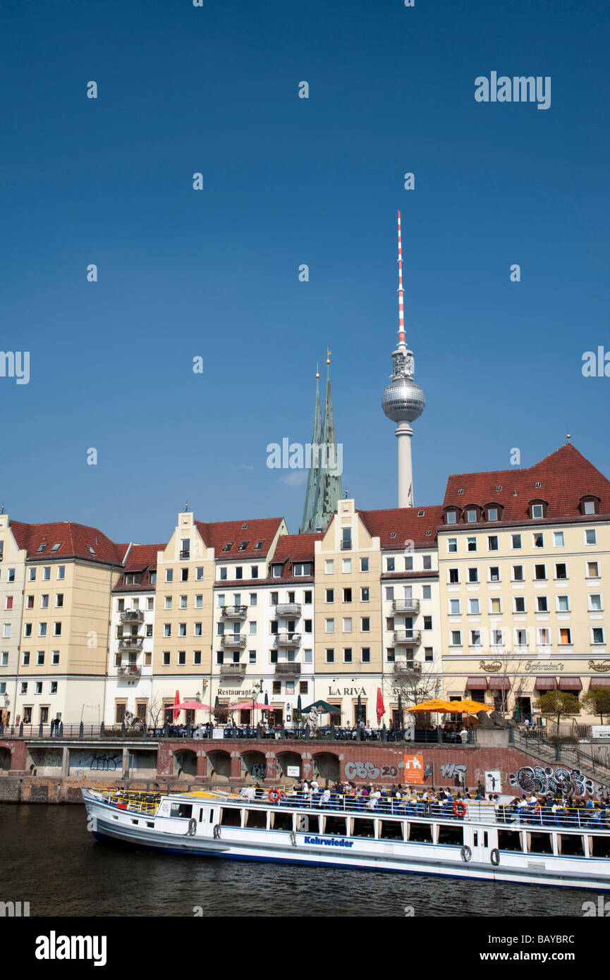 Nikolaiviertel historischen Bezirk von Berlin neben Spree entlang Deutschland Stockfoto