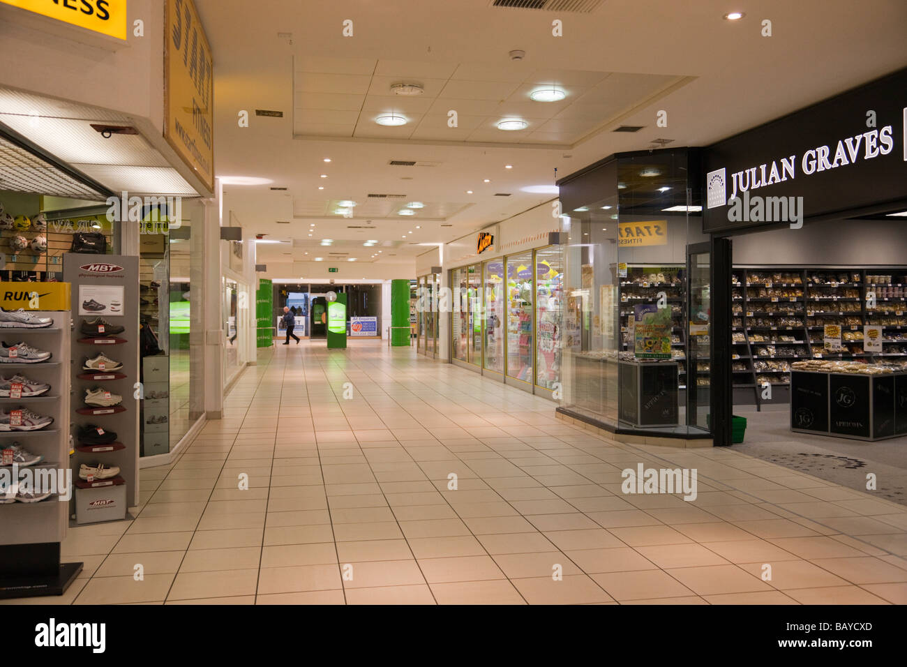 Ruhigen Einkaufszentrum Mall innen. England-UK-Großbritannien Stockfoto