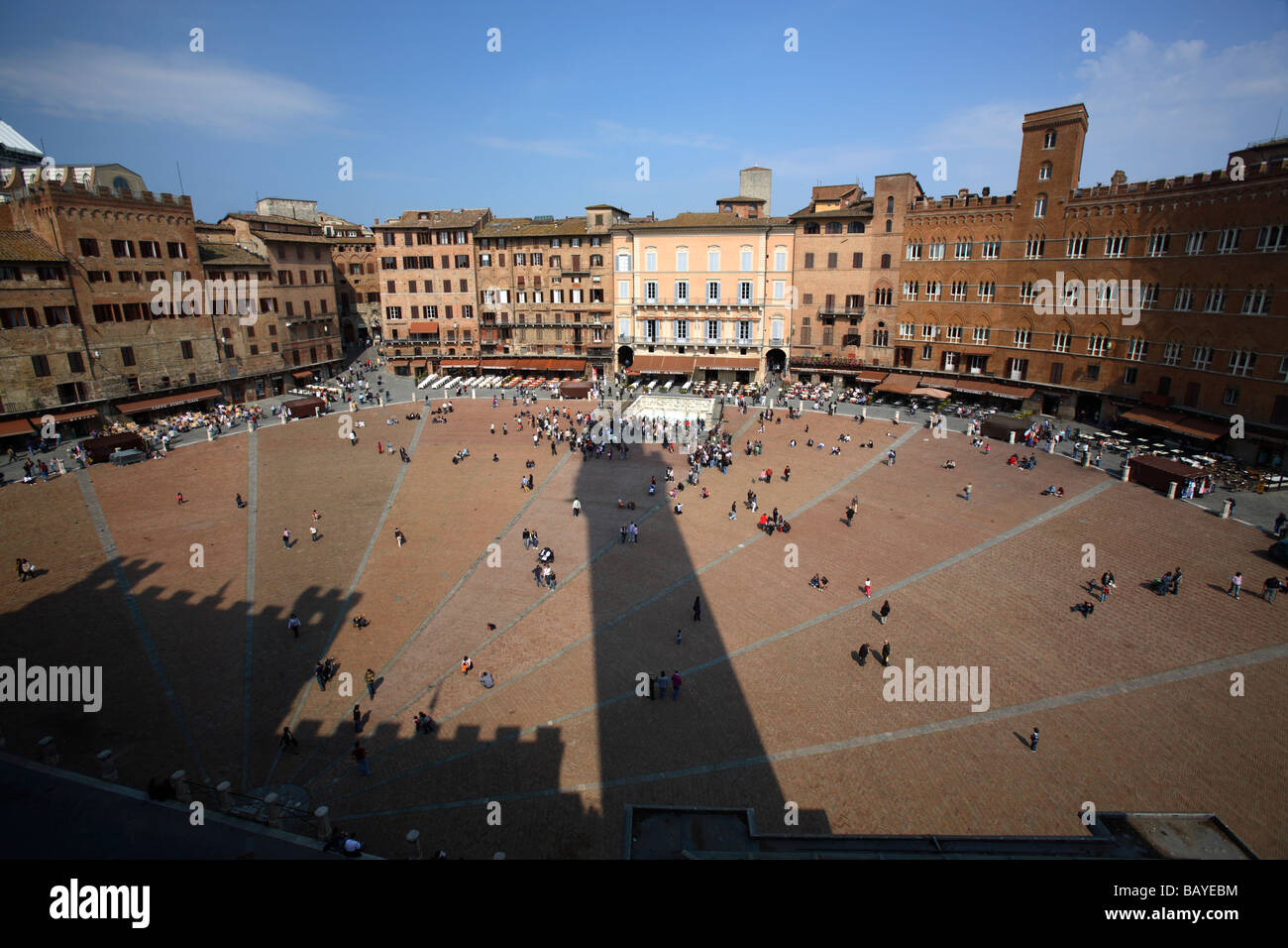 Blick auf die Piazza del Campo von Torre del Mangia, Siena, Italien Stockfoto