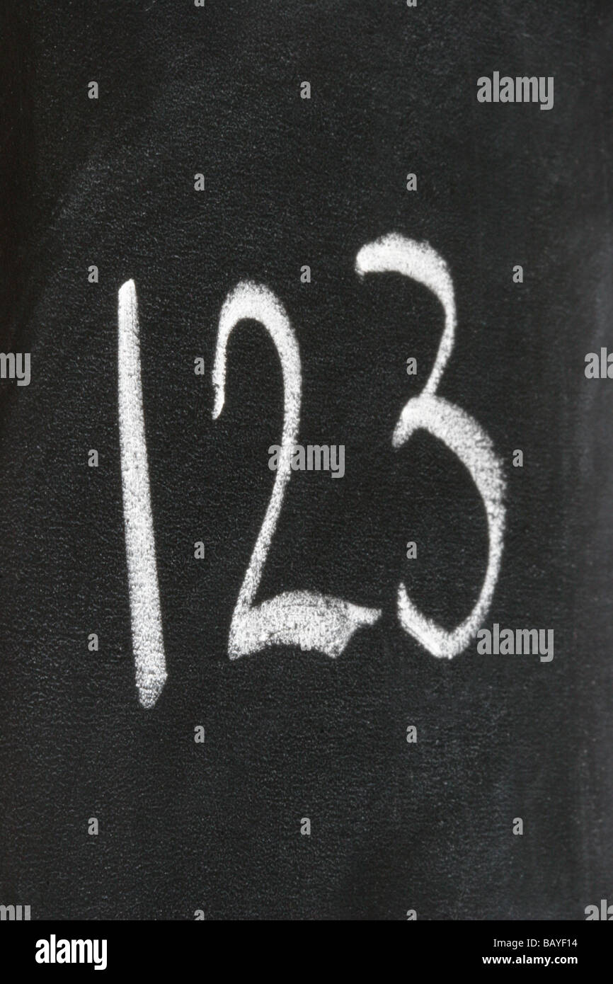 Kreide-Nummern 123 auf einer Tafel Stockfoto