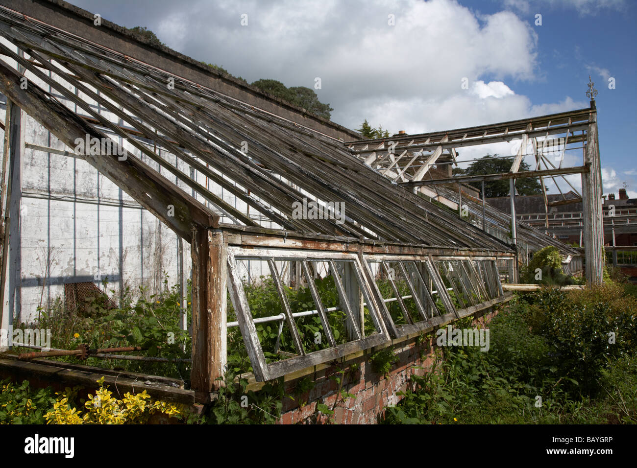 alte verlassene zerstörten viktorianischen Gewächshaus Stockfoto