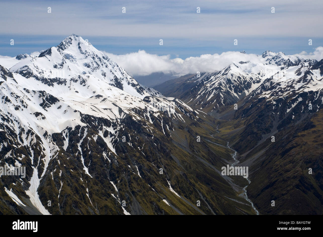 Malerische Antenne Vögel Auge Ansicht vom Hubschrauber des südlichen Neuseeländischen Alpen und schneebedeckten Mt. Cook steigen über den Wolken Mt Cook National Park Stockfoto