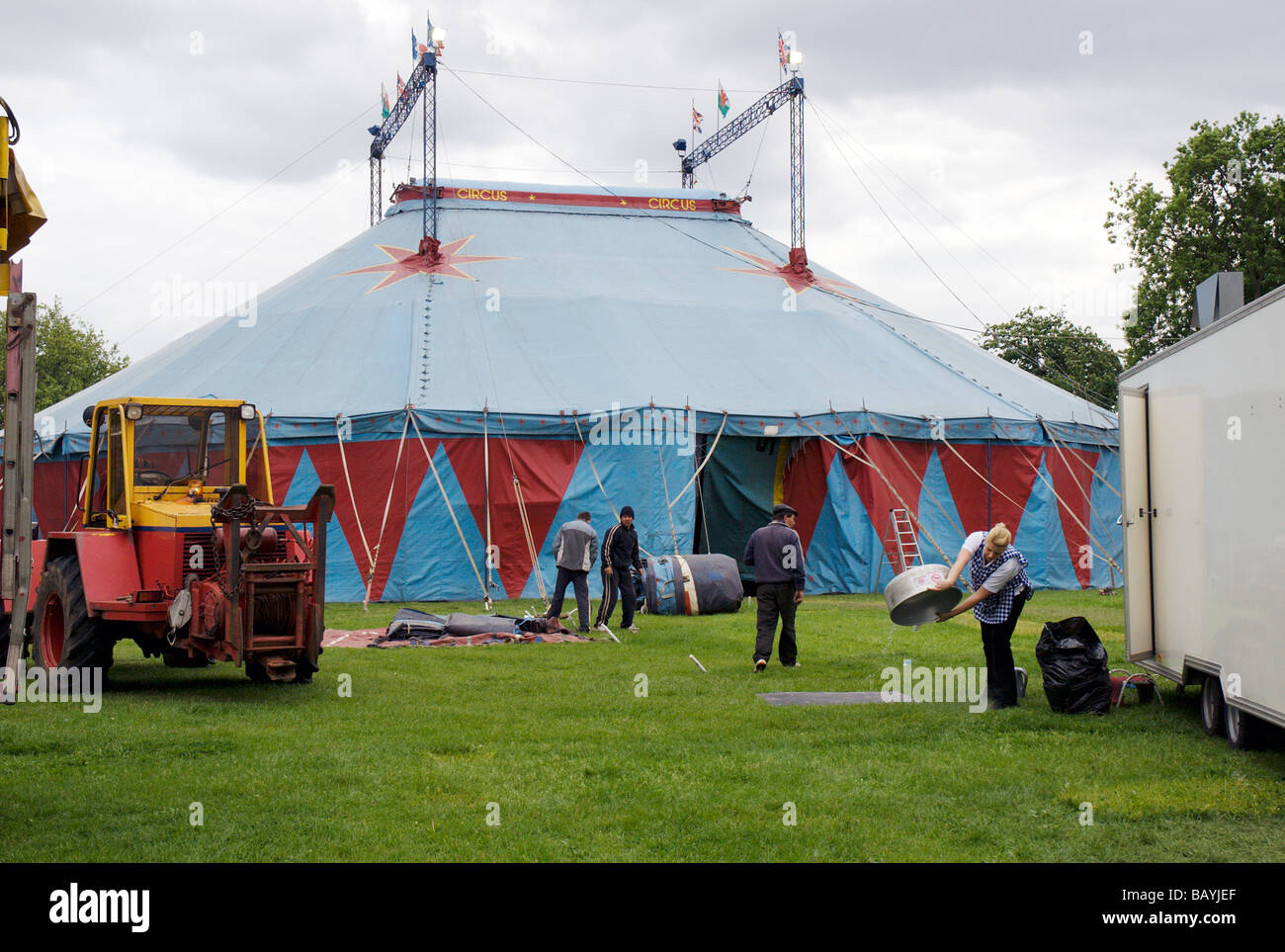 Grand Chapiteau Zelt, Reisen Zirkus in einem Londoner Park, Hackney, England, Großbritannien, UK Stockfoto
