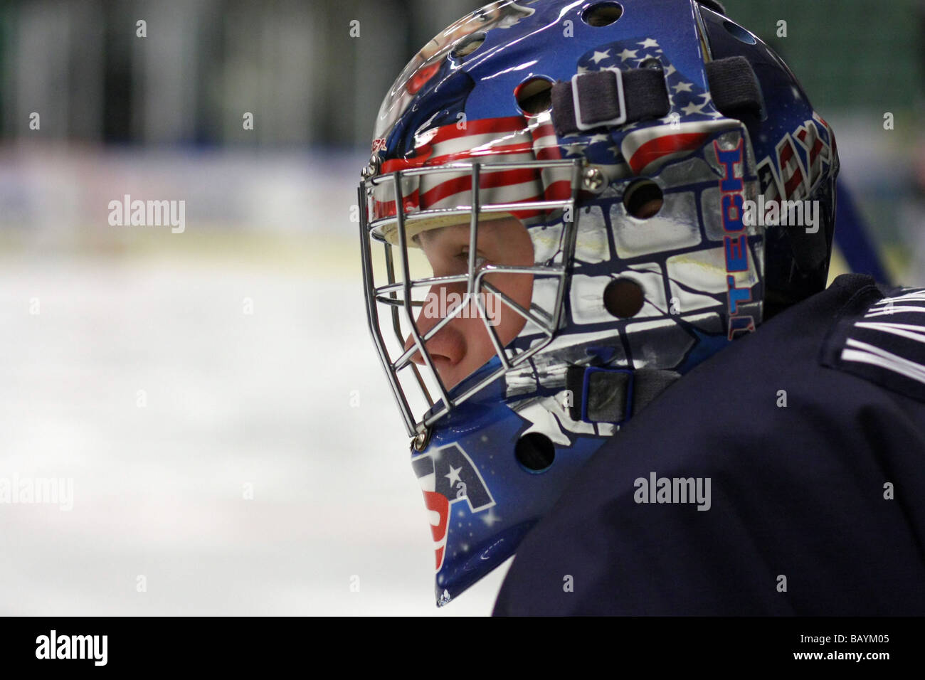 Nahaufnahme Foto von US-Torhüter Brandon Maxwell spielen für team USA in einem U18-Turnier Stockfoto