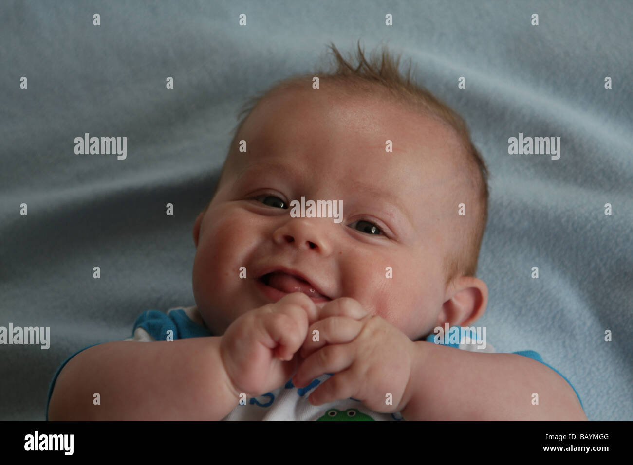 Baby lächelt Stockfoto