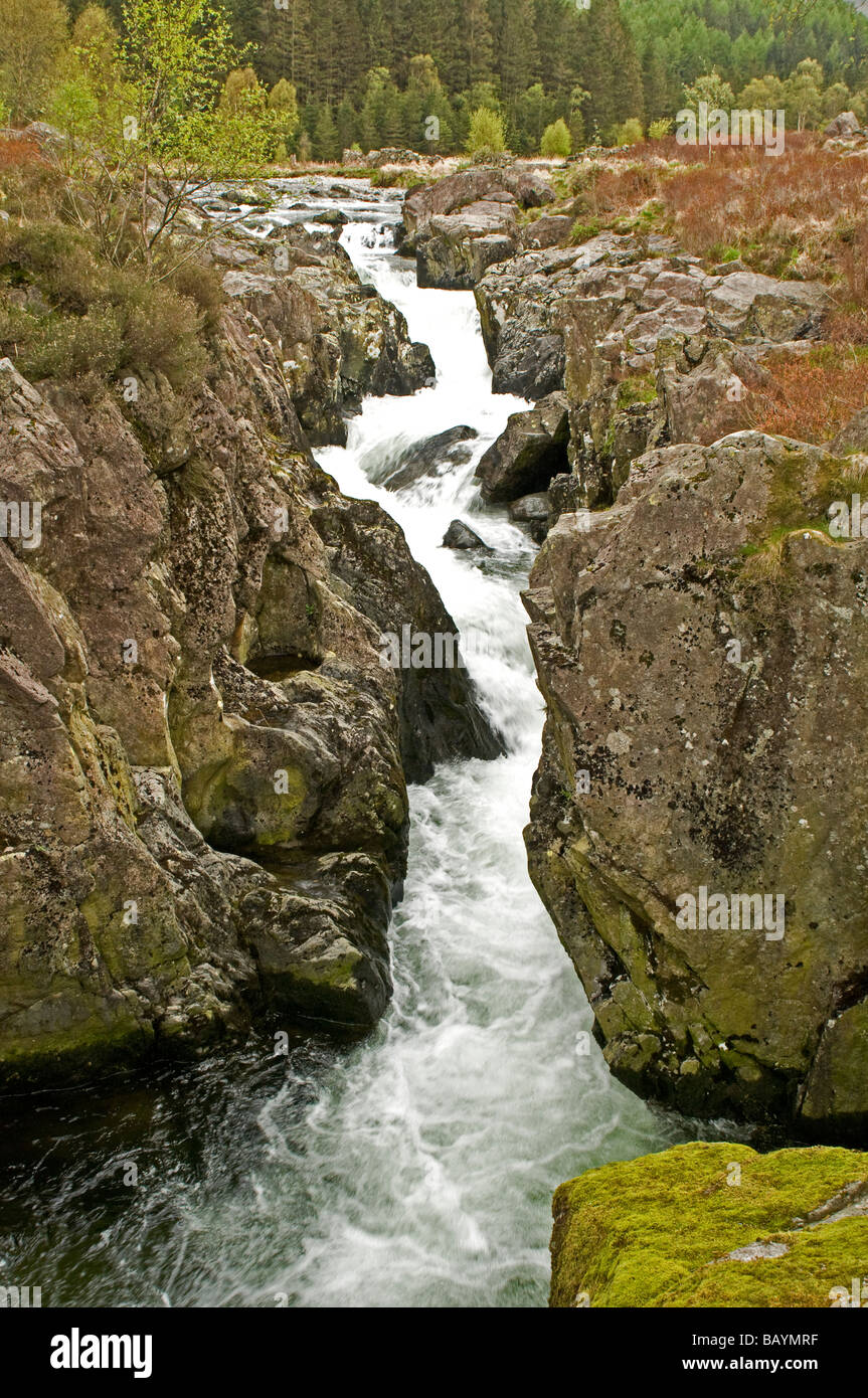 Wasserfälle am Fluss Offshore-bei Birks Brücke im Offshore-Valley Lake District Stockfoto