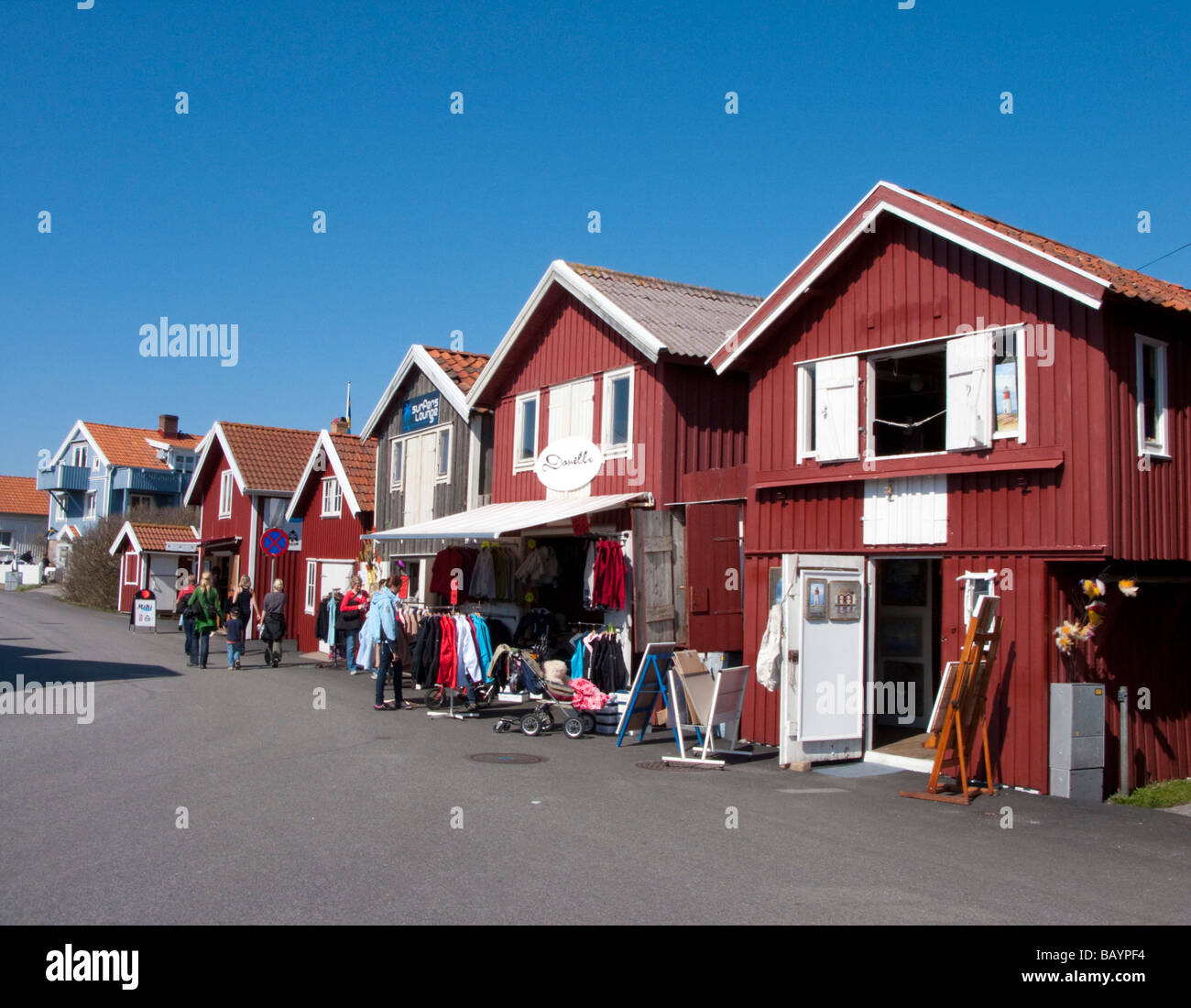 Traditionellen roten Holzhäuser im Dorf von Smogen auf Swedens Bohuslan Küste Stockfoto