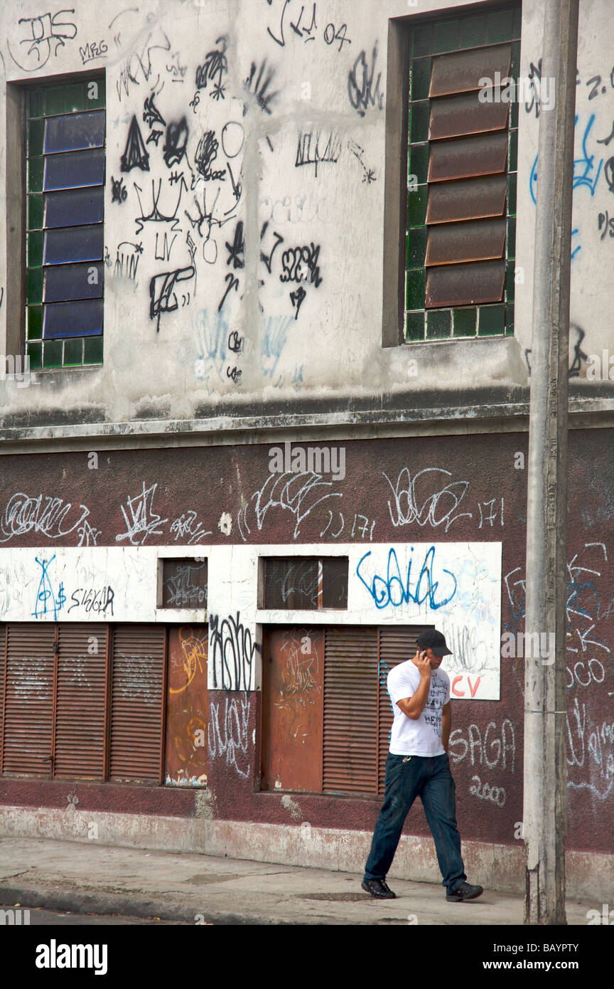 Graffiti in einem verlassenen Teil von Rio De Janeiro Brasilien Stockfoto