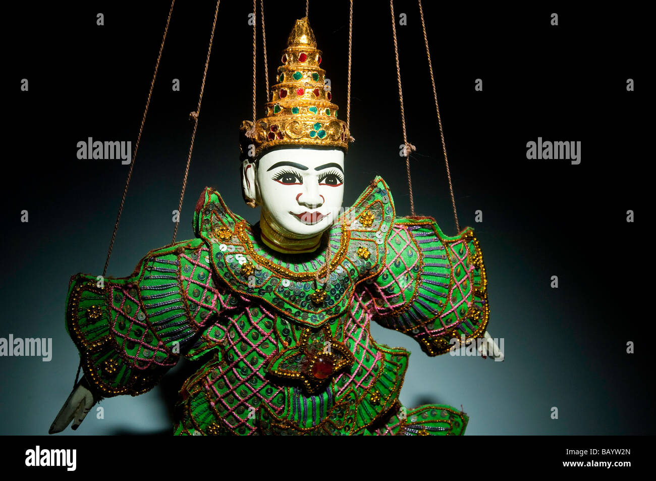 Burmesische Marionetten in einem Scheinwerfer Stockfoto