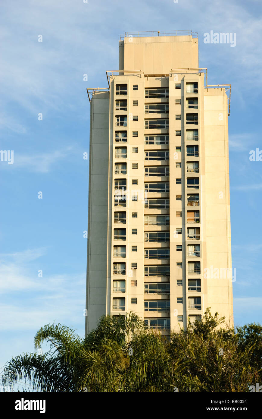 Kommission soziales Wohnprojekt wohnen: Hochhaus wohnen. Stockfoto