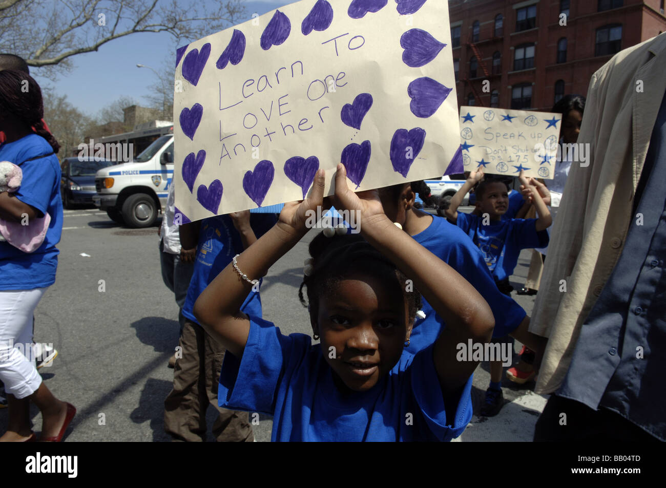 Schüler aus Schulen im Stadtteil Harlem in New York teilnehmen in der ersten Harlem-Schulen-Pride-Parade Stockfoto