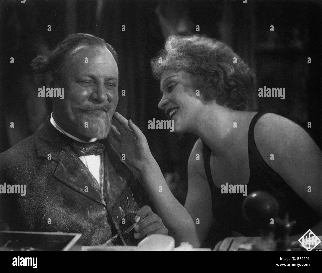 Der Blaue Engel The Blue Angel Jahr: 1930 Regie: Josef von Sternberg Emil Jannings, Marlene Dietrich, Stockfoto