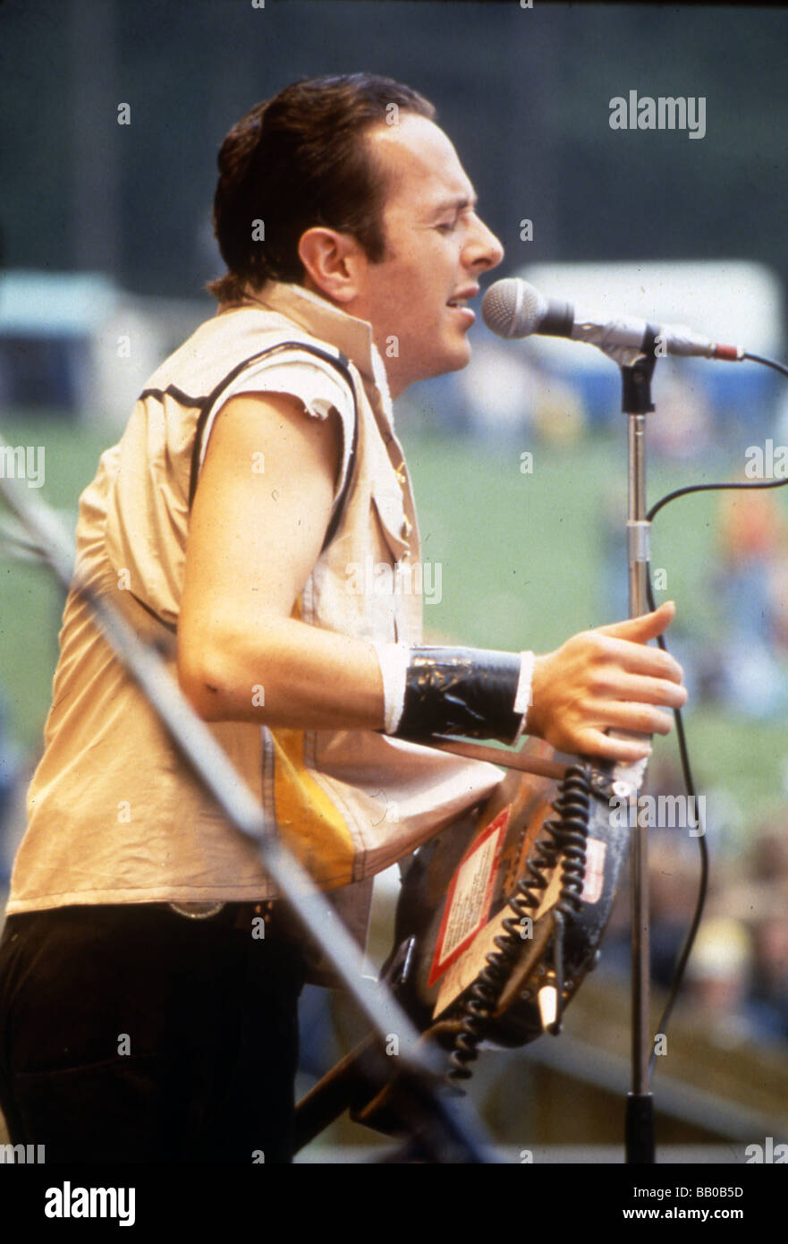 DER Zusammenstoß Joe Strummer über 1985 Stockfoto