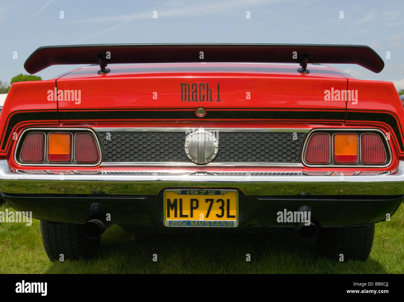 Hinter einem roten 1972 Mach 1 Ford Mustang Stockfoto