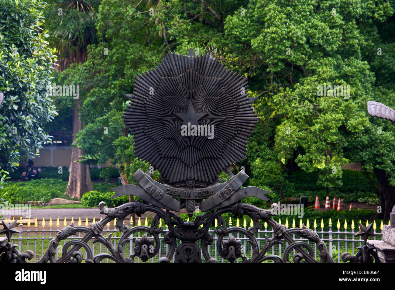 Geschmiedete Eisen Stern und Portal am Eingang des Gartens Casa da Moeda Campo de Santana Praça Republica Rio de Janeiro Stockfoto