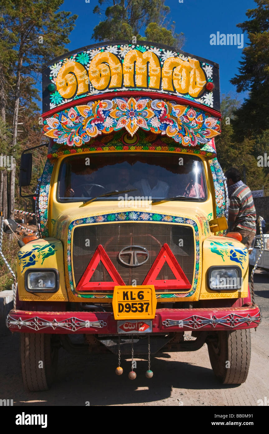 Bunte LKW in der Nähe von Kodaikanal Tamil Nadu, Indien Stockfoto