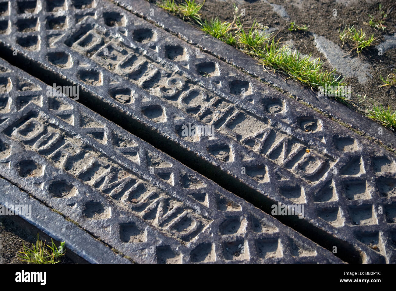 Cast Metallplatte auf Straßenbahnschienen lesen "Deutschland Dortmund", Köln Stockfoto