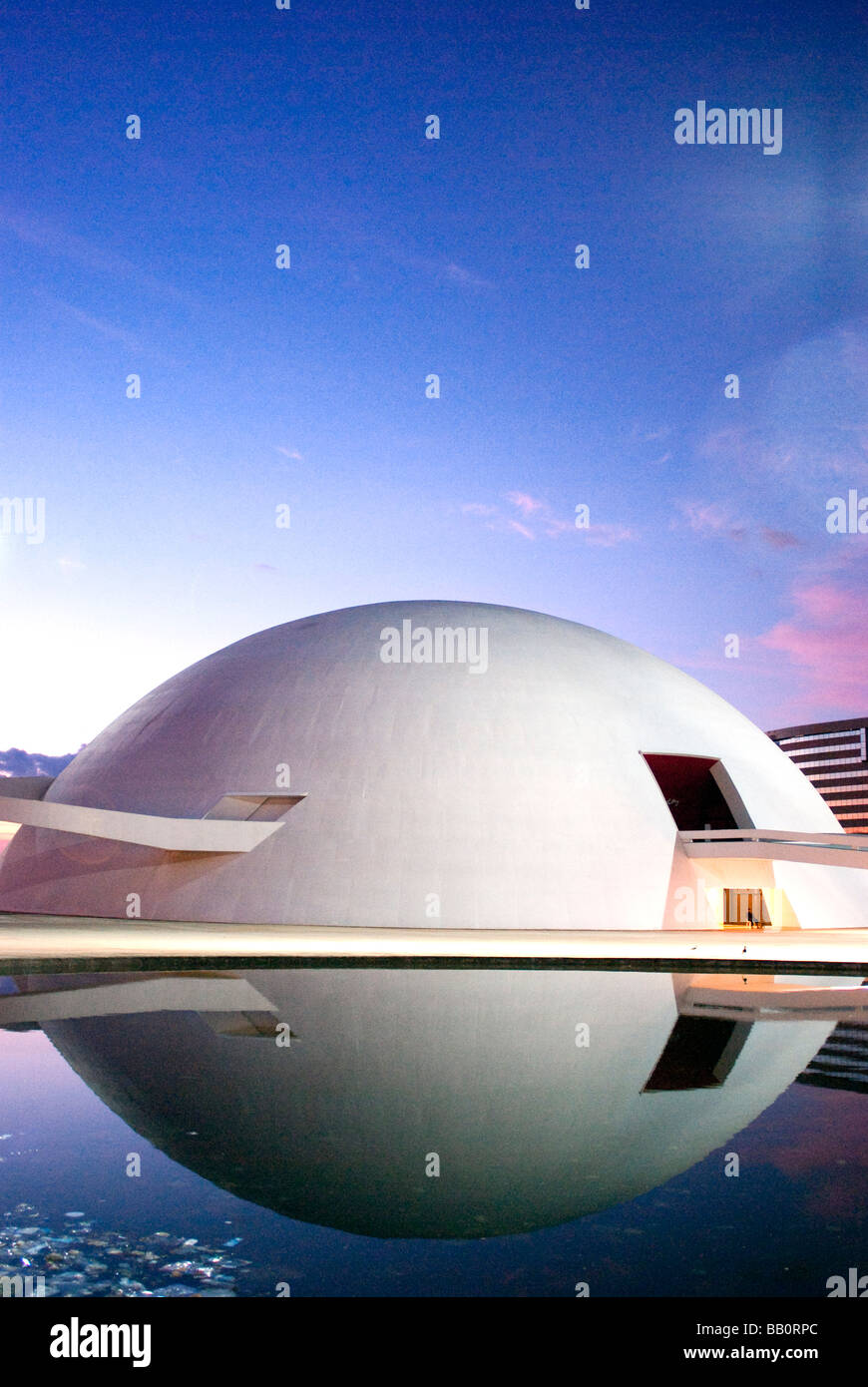 Die Honestino Guimarães National Museum Gebäude ein Beispiel Niemeyers Architektur in Brasília, Brasilien Stockfoto