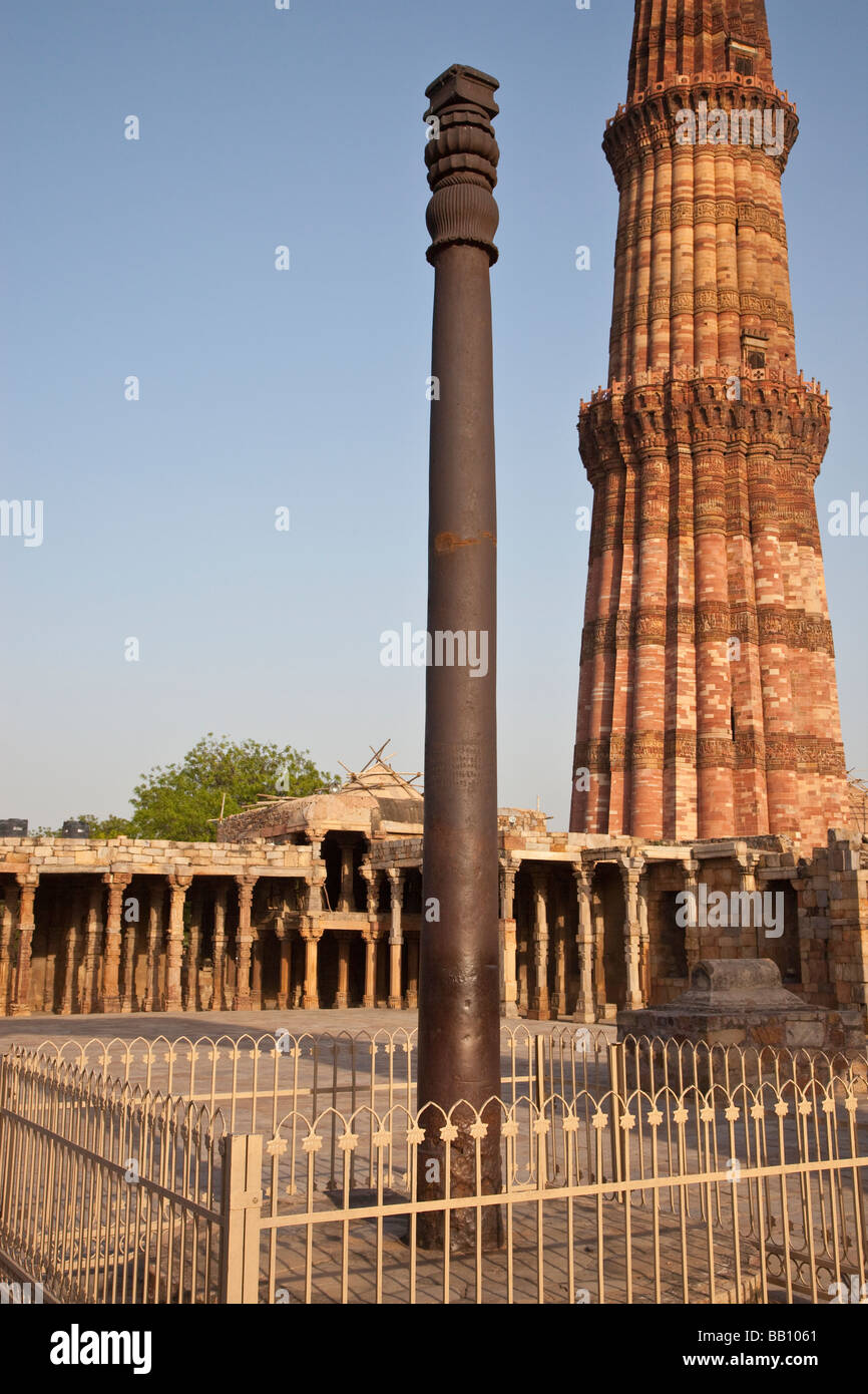 Gupta Eisen Säule an das Qutb Minar in Delhi Indien Stockfoto
