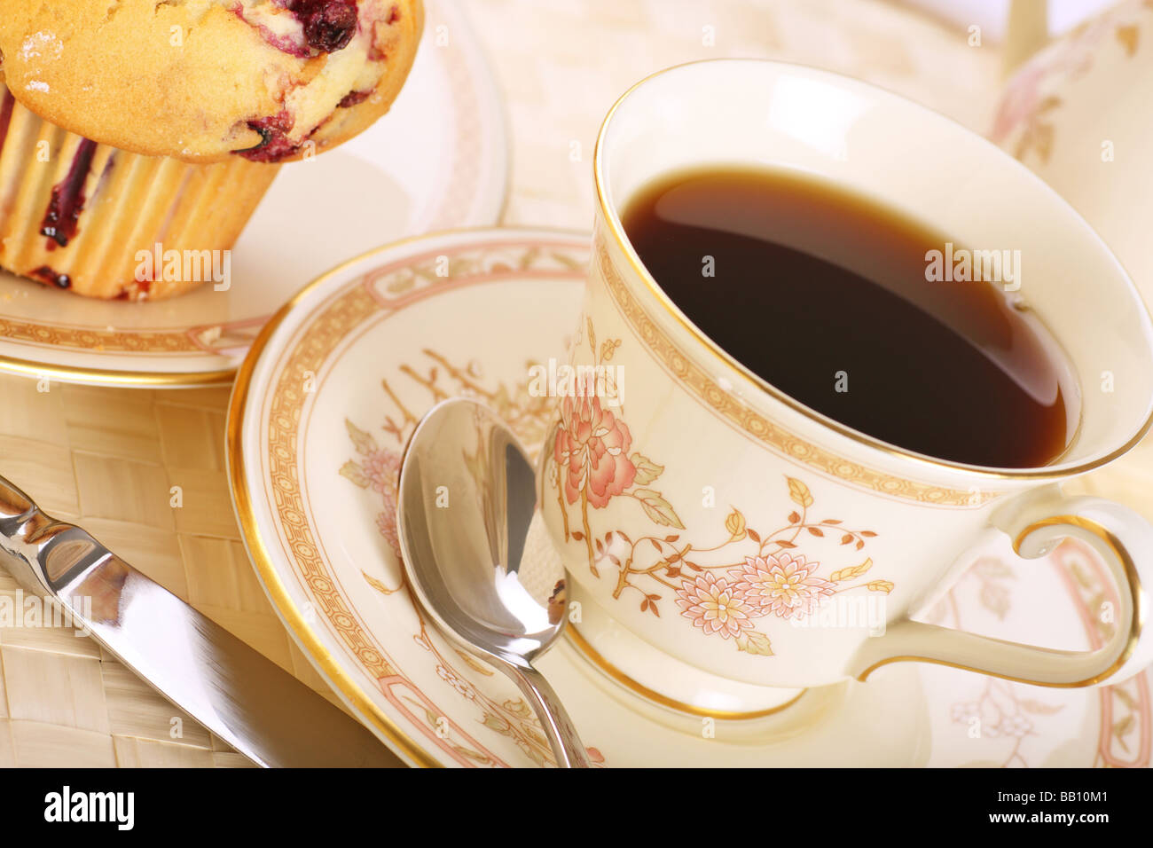 köstliche frische Blueberry Muffin mit Kaffee Tee Stockfoto